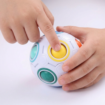 Preview: Regenbogenball 7 cm – Magic Puzzle Ball mit 12 Löchern & 11 bunten Kugeln – Fidget Ball Anti Stress Spielzeug für Kinder & Erwachsene – Geschicklichkeitsspiel, Konzentration & Spaß überall